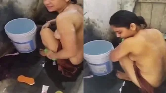 Bhabhi Caught Bathing Nude On Hidden Camera In Viral Footage
