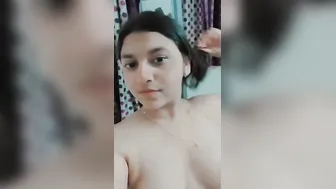 Cute GF Exposes Her Perky Tits In Leaked Selfie Vid