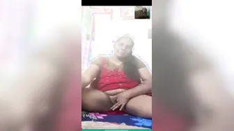 Mature Aunty Playing With Herself On Live Video Call Session