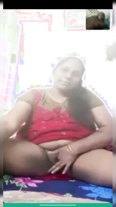 Mature Aunty Playing With Herself On Live Video Call Session