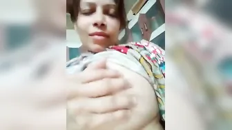 Mature Pakistani Milf Exposing Her Body Parts On Live Camera