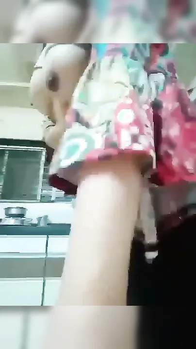 Mature Pakistani Milf Exposing Her Body Parts On Live Camera
