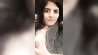 Cute Indian Babe Showing Her Tits Seducing Her Boyfriend Now