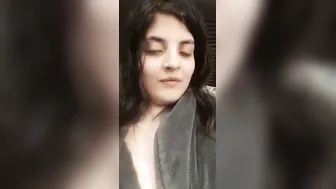 Cute Indian Babe Showing Her Tits Seducing Her Boyfriend Now