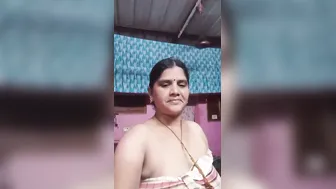 Mature Aunty Drops Towel Revealing Her Wet Pussy On Camera