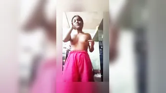 Cute GF Showing Her Tiny Tits In Desi Mms Leak