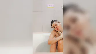 Indian Camgirl Bathing Nude With Nipple Slip On Live App