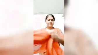 Desi Babe In Salwar Suit Stripping And Playing With Her Tits
