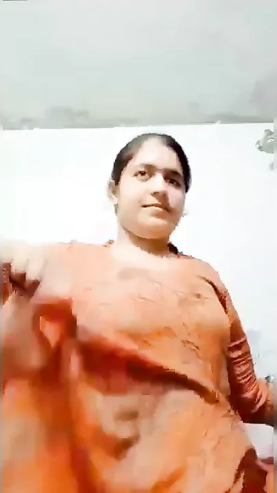 Desi Babe In Salwar Suit Stripping And Playing With Her Tits