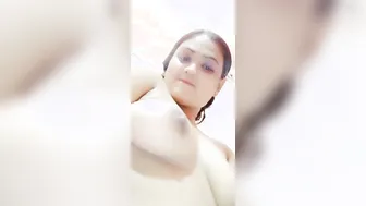 Hot GF Filming Herself Bathing Naked For Boyfriend