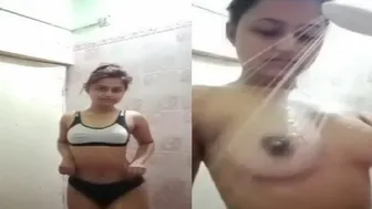 Slim GF Bathing Naked Captured And Leaked Online