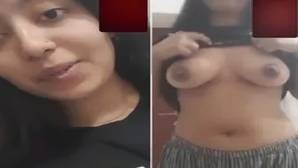 Topless GF Bouncing Her Tits Live On Webcam For Tips