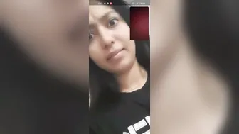 Topless GF Bouncing Her Tits Live On Webcam For Tips