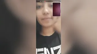 Topless GF Bouncing Her Tits Live On Webcam For Tips