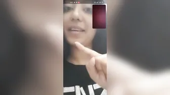 Topless GF Bouncing Her Tits Live On Webcam For Tips