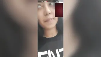 Topless GF Bouncing Her Tits Live On Webcam For Tips