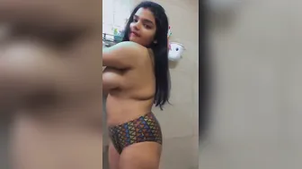 College Slut Shaking Her Hips And Tits In Viral Homemade Clip
