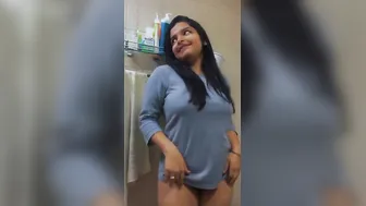 College Slut Shaking Her Hips And Tits In Viral Homemade Clip