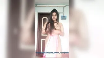 Sexy Indian Babe Showing Off Her Curves After Steamy Bath