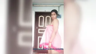 Sexy Indian Babe Showing Off Her Curves After Steamy Bath