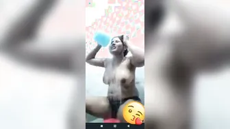 Desi Babe Bathing Naked While Videocalling Her Boyfriend Live