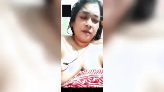 Busty Milf Flashing Her Big Tits On Private Video Call Leaked