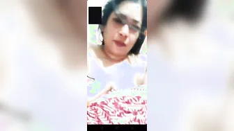 Busty Milf Flashing Her Big Tits On Private Video Call Leaked