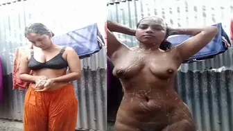 Bengali Village Babe Soaping Her Perfect Body In Outdoor Bath