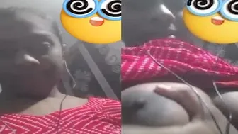 My GF Lifting Her Bra Flashing Her Tits In Viral Mms