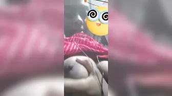 My GF Lifting Her Bra Flashing Her Tits In Viral Mms