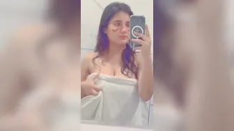 Busty Babe Dropping Her Towel Showing Everything In Selfie
