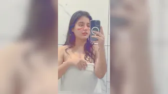 Busty Babe Dropping Her Towel Showing Everything In Selfie