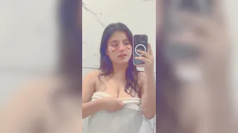 Busty Babe Dropping Her Towel Showing Everything In Selfie