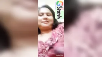 Aunty Exposing Her Huge Round Tits In This Private Home Video