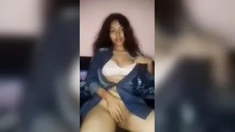 Horny Girl With Big Boobs Fingering Her Dripping Pussy