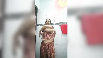 Horny GF Fingering Herself Naked In The Bathroom Alone