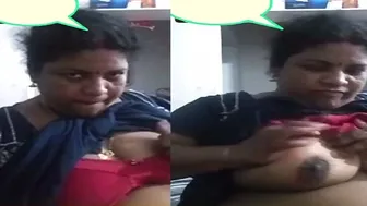 Aunty Teasing On Video Chat Flaunting Her Heavy Milk Tanks Live