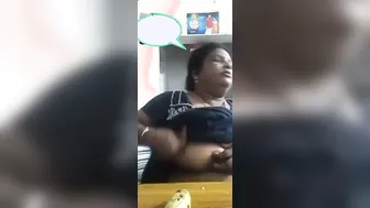 Aunty Teasing On Video Chat Flaunting Her Heavy Milk Tanks Live