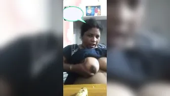 Aunty Teasing On Video Chat Flaunting Her Heavy Milk Tanks Live