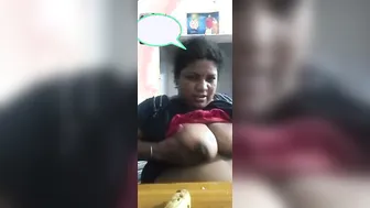Aunty Teasing On Video Chat Flaunting Her Heavy Milk Tanks Live