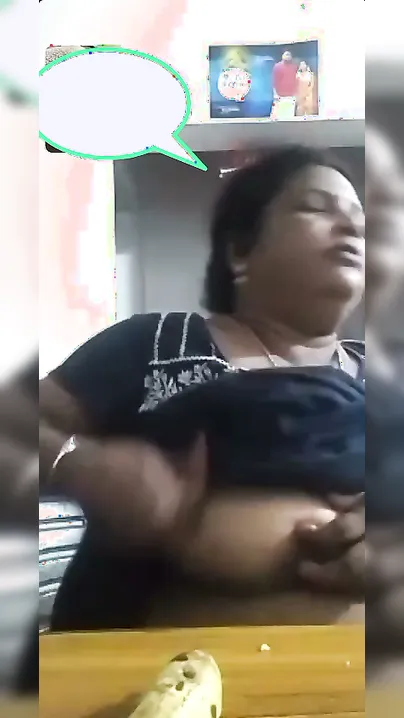 Aunty Teasing On Video Chat Flaunting Her Heavy Milk Tanks Live