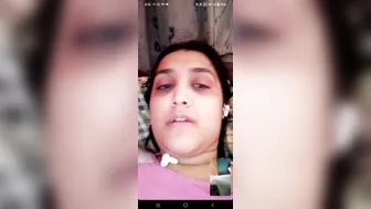 Bhabhi Doing Dirty Video Chat While Jerking Off Her Lover