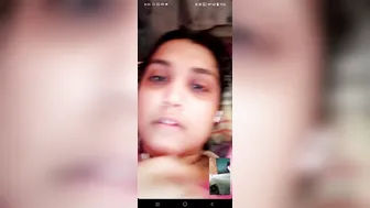 Bhabhi Doing Dirty Video Chat While Jerking Off Her Lover