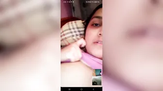 Bhabhi Doing Dirty Video Chat While Jerking Off Her Lover