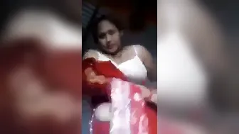 Married Bhabhi Removing Saree Showing Body In Private Leaked Clip