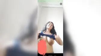 Desi Babe Flashing Her Huge Natural Melons In Leaked Footage