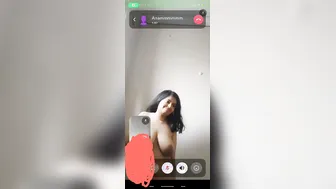 Desi Babe Flashing Her Huge Natural Melons In Leaked Footage