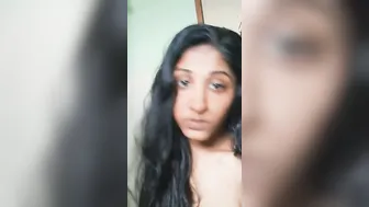 Busty Desi Babe Showing Huge Boobs In Homemade Amateur Footage