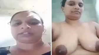 Busty Milf Bathing And Spreading Wide Showing Everything Close