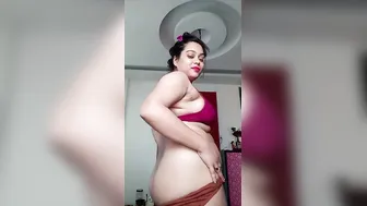 Horny Bhabhi Flashing Her Big Ass And Tits In Leaked Footage